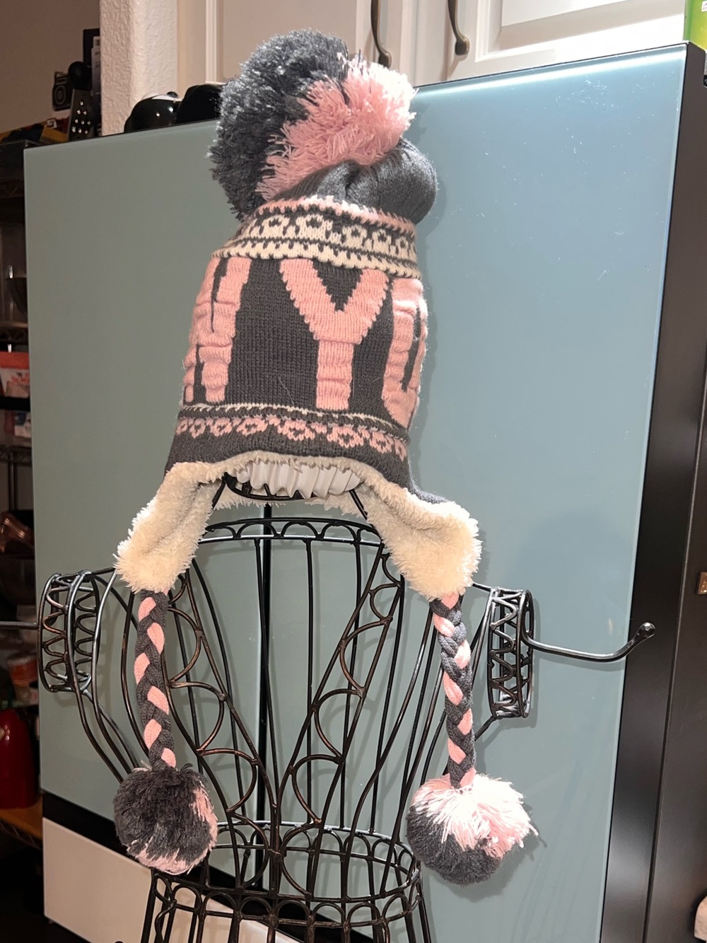 Robin Ruth New York Earflap Beanie Hat NWOT Pink Gray Sherpa Lined Pom Pom 💥